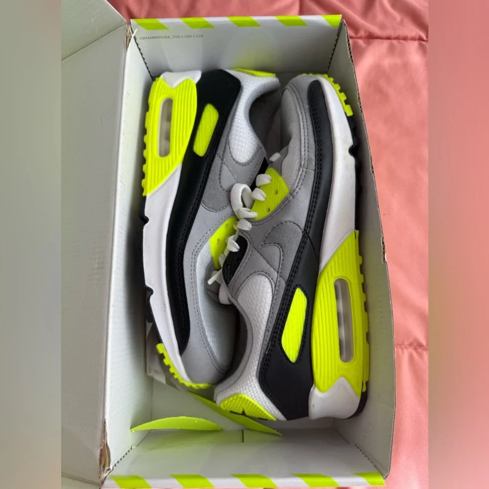 Woman’s Air Max 90 *Neon Green* - Picture 8 of 8